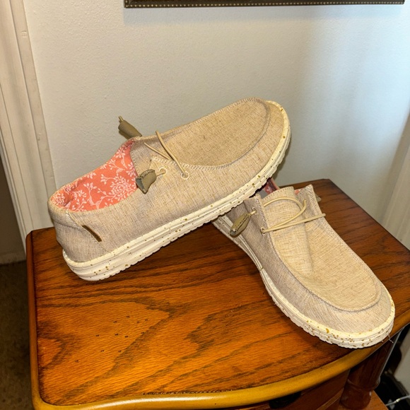 Never worn - Picture 1 of 2